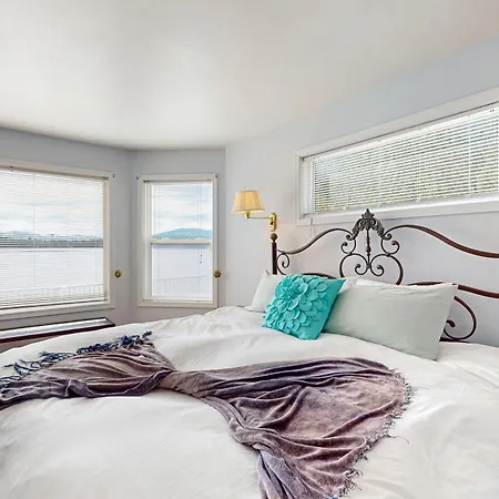 Lakefront Retreat
